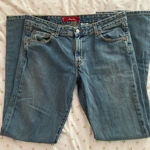 Levis Low Rise Jeans